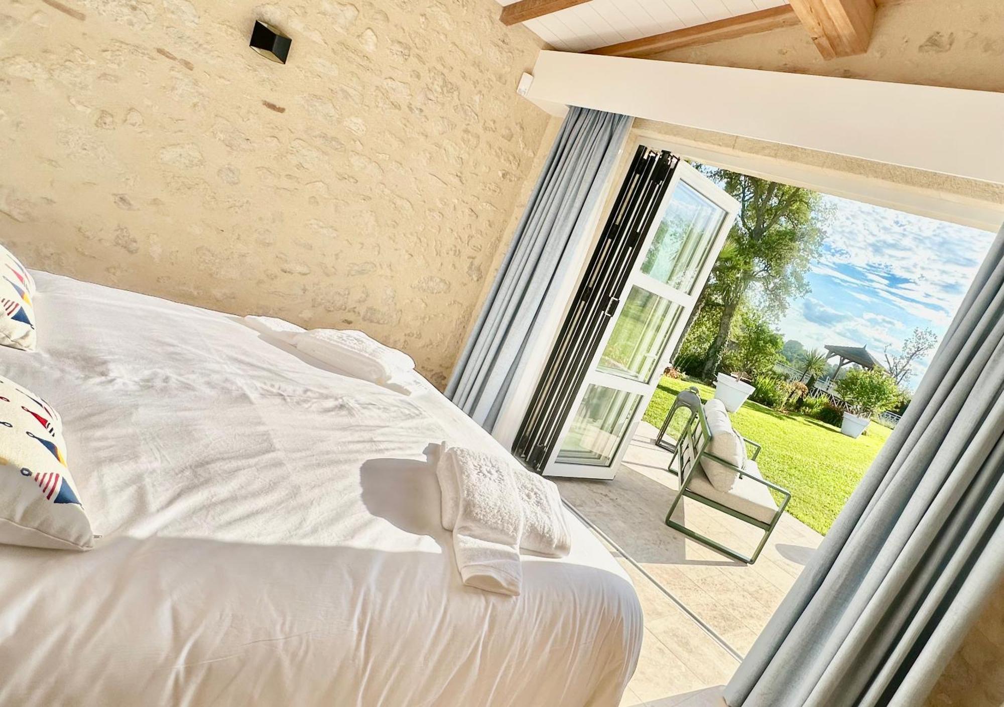 Chateau De Lafont Suites Saint-Vivien (Dordogne) Exterior foto